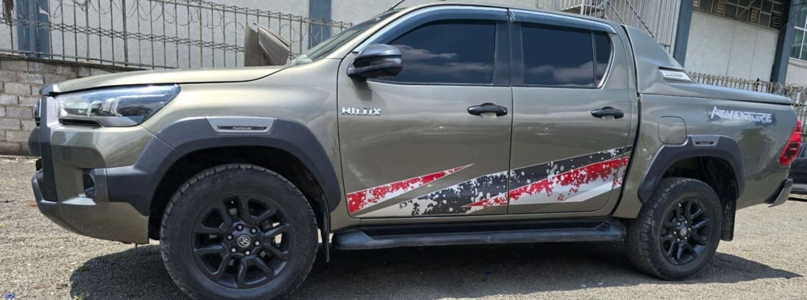 2022 Toyota Hilux Adventure — photo 2