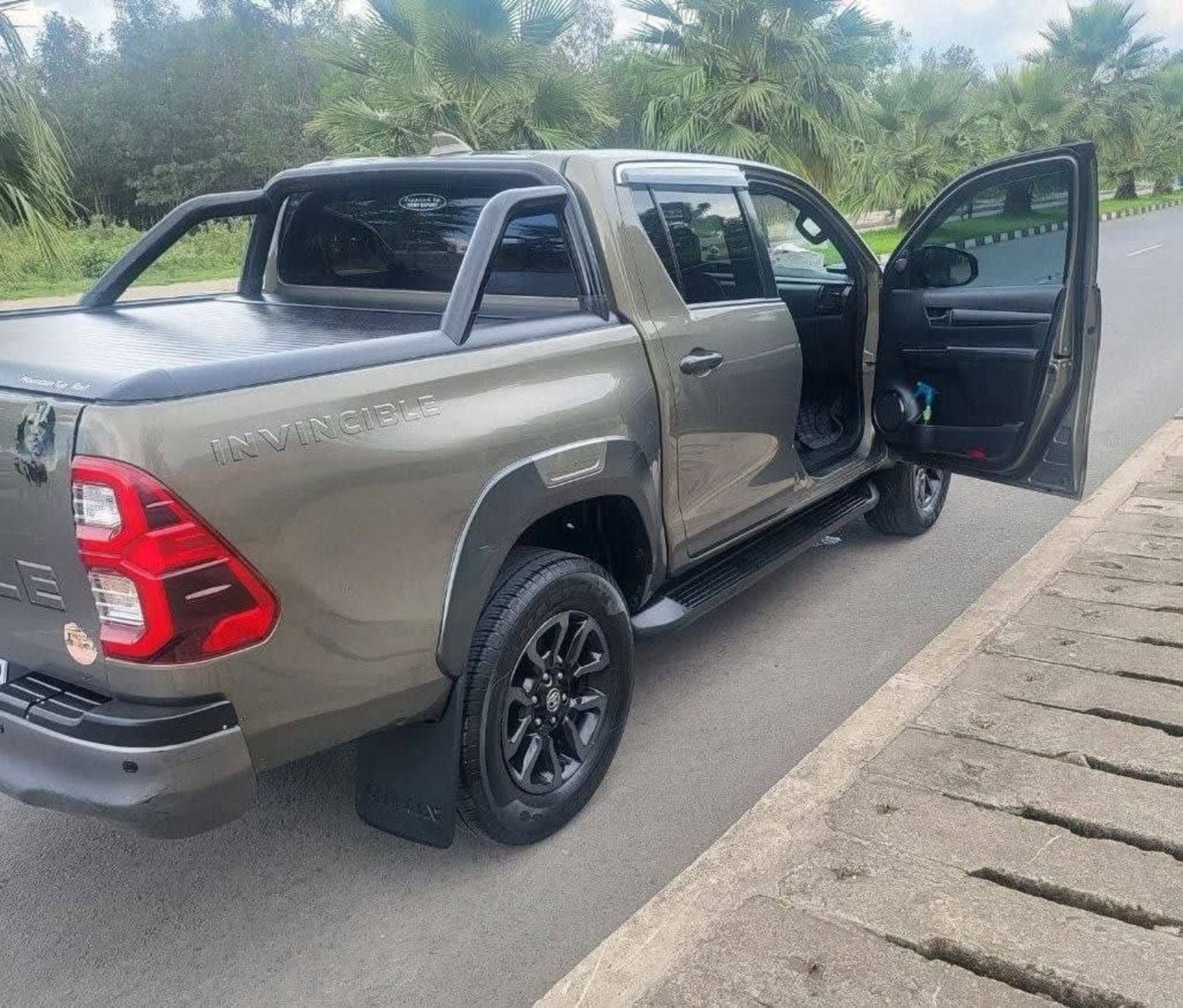 2022 Toyota Hilux invisible — photo 4