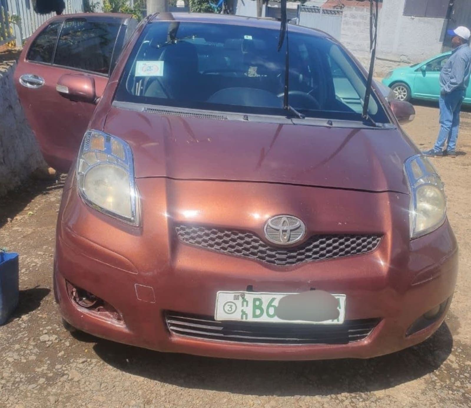 2010 Toyota Yaris Compact — photo 5
