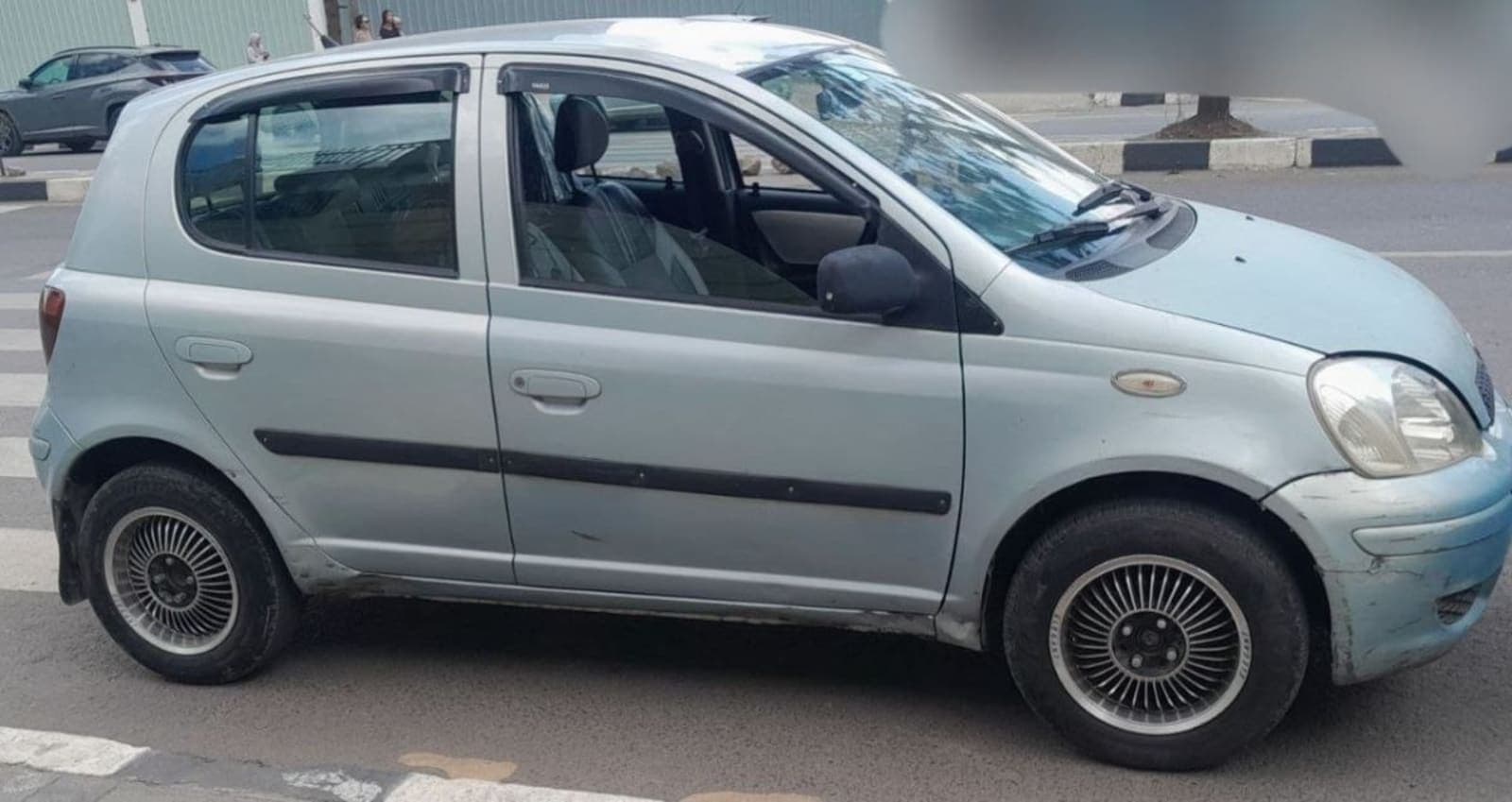2004 Toyota Vitz