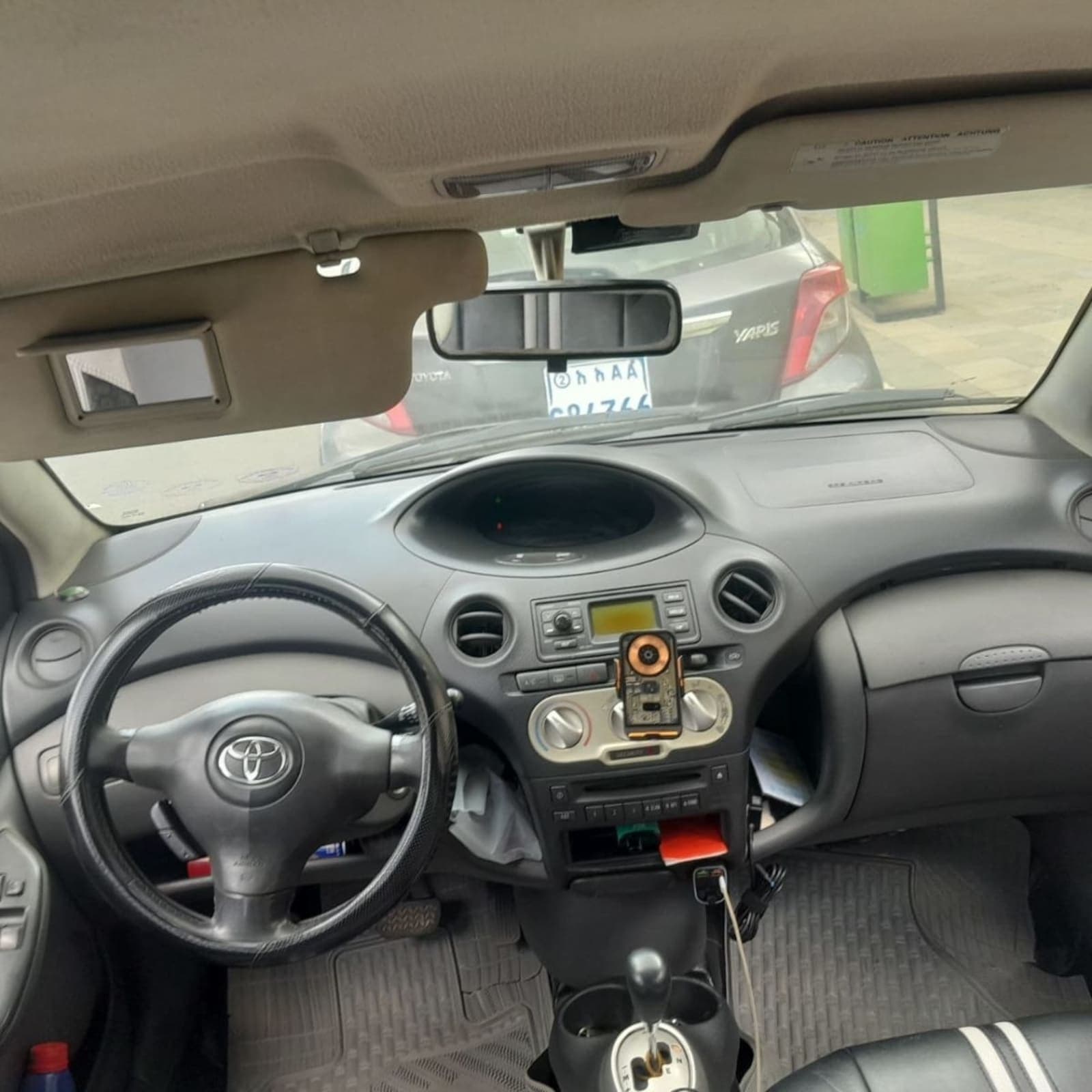 2004 Toyota Vitz — photo 3