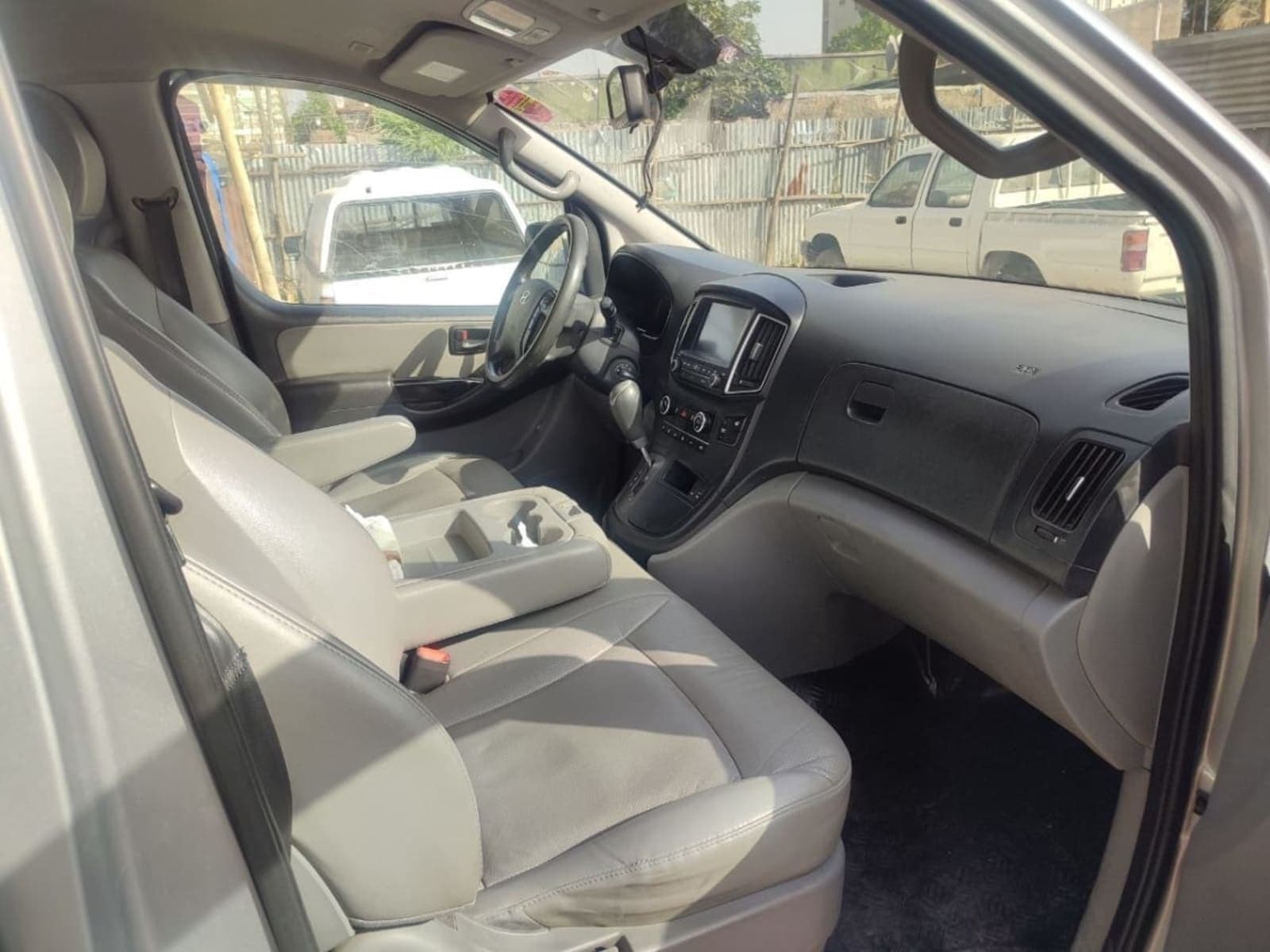 2020 HYUNDAI Grand Star-x — photo 2