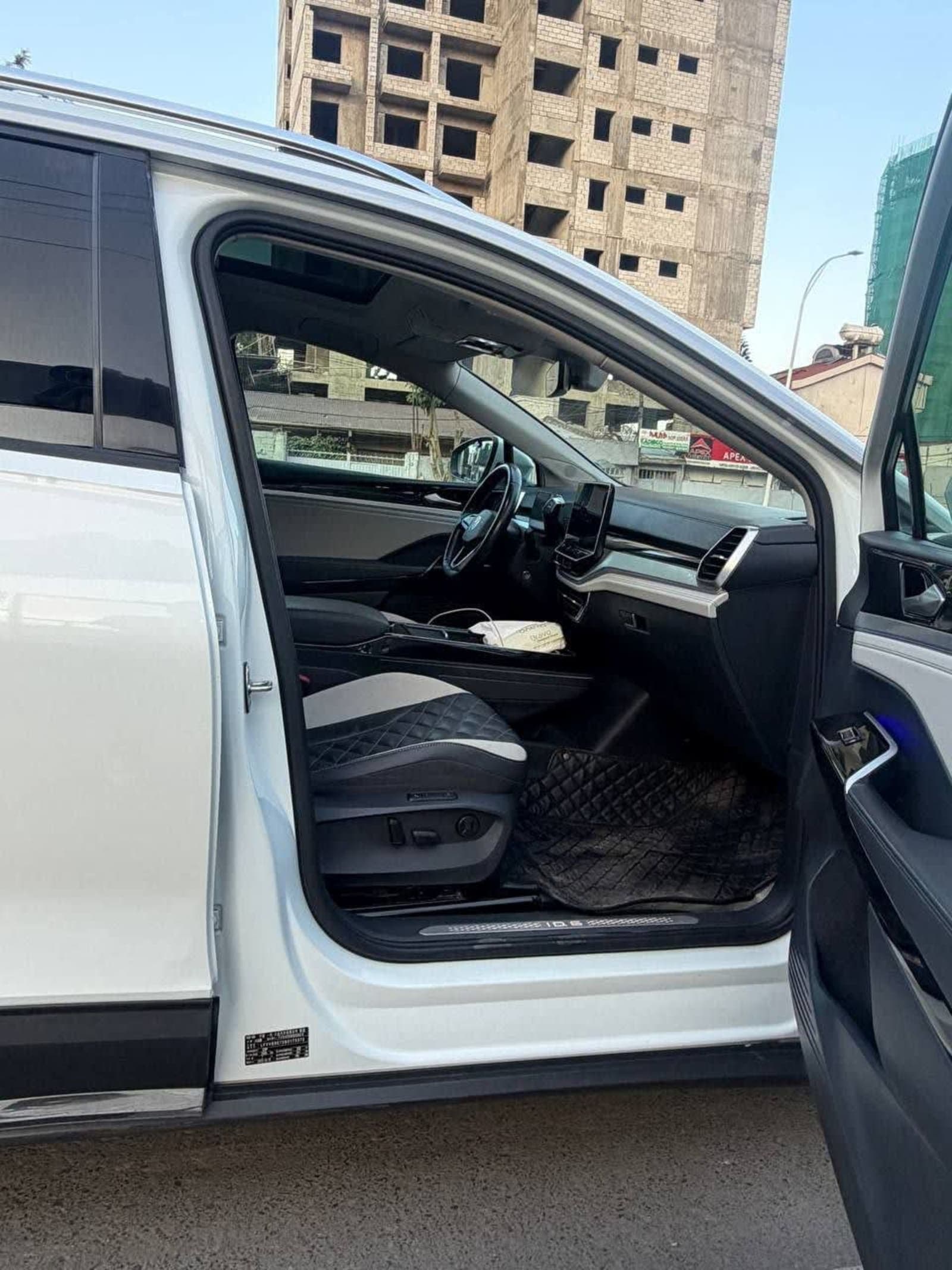 2022 Volkswagen ID.6 Crozz Pro — photo 3