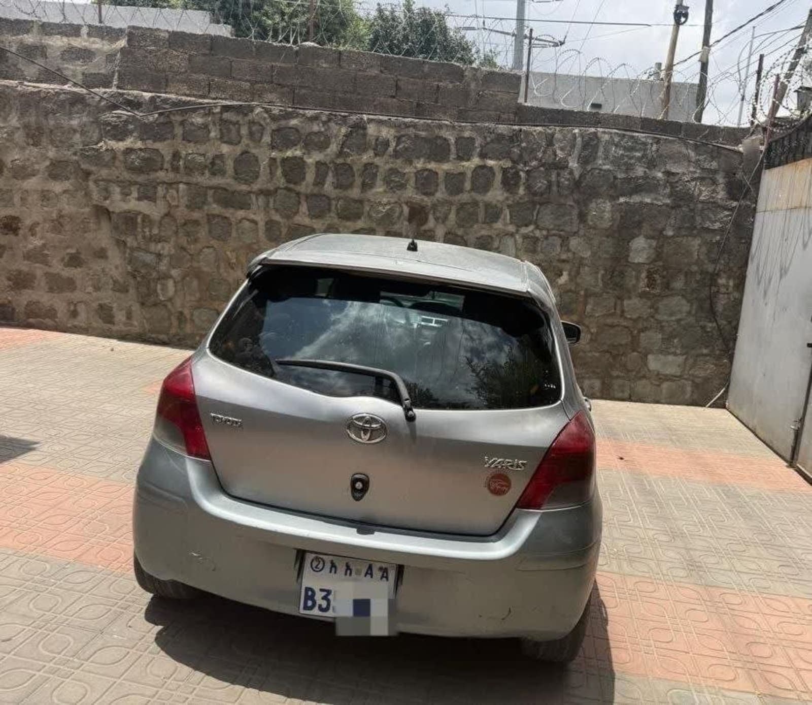 2010 Toyota Yaris Compact — photo 3