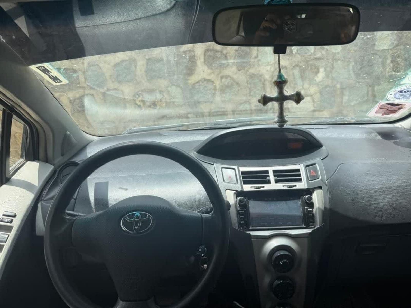 2010 Toyota Yaris Compact — photo 4