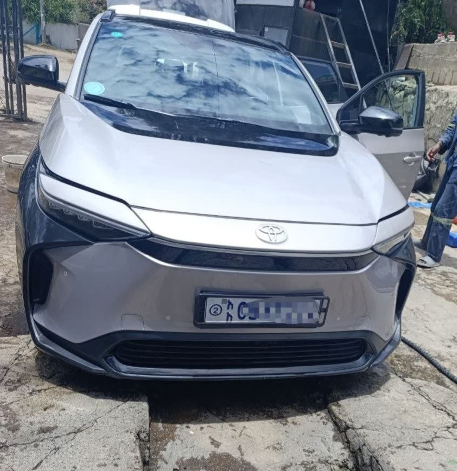 2024 Toyota BZ4X (4WD) ULTRA — photo 8