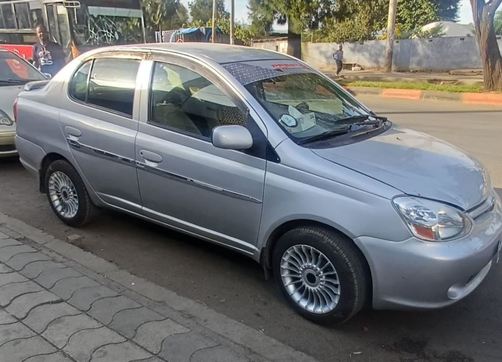 2005 Toyota Platz — photo 3