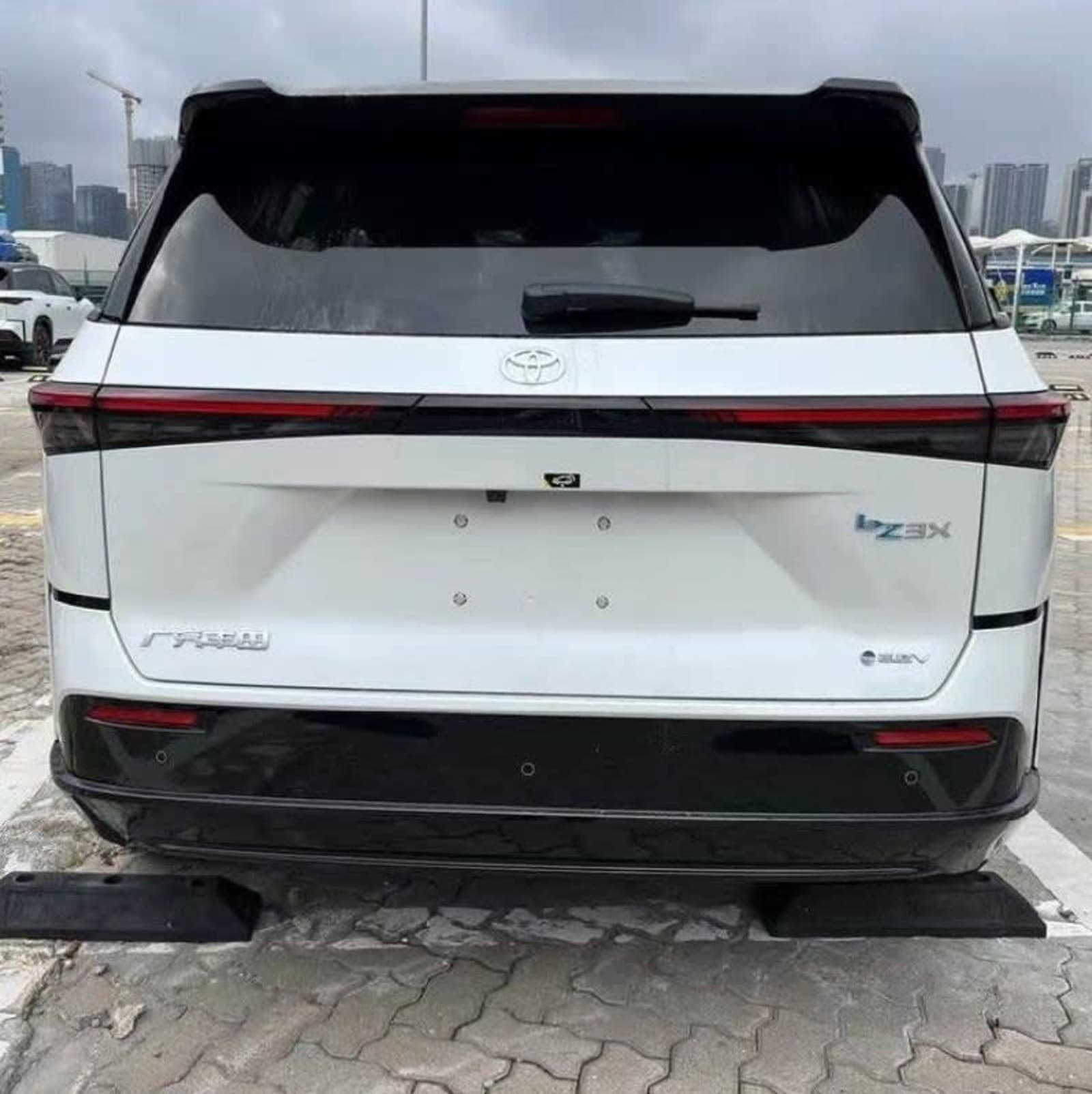 2025 Toyota BZ3X MAX — photo 5