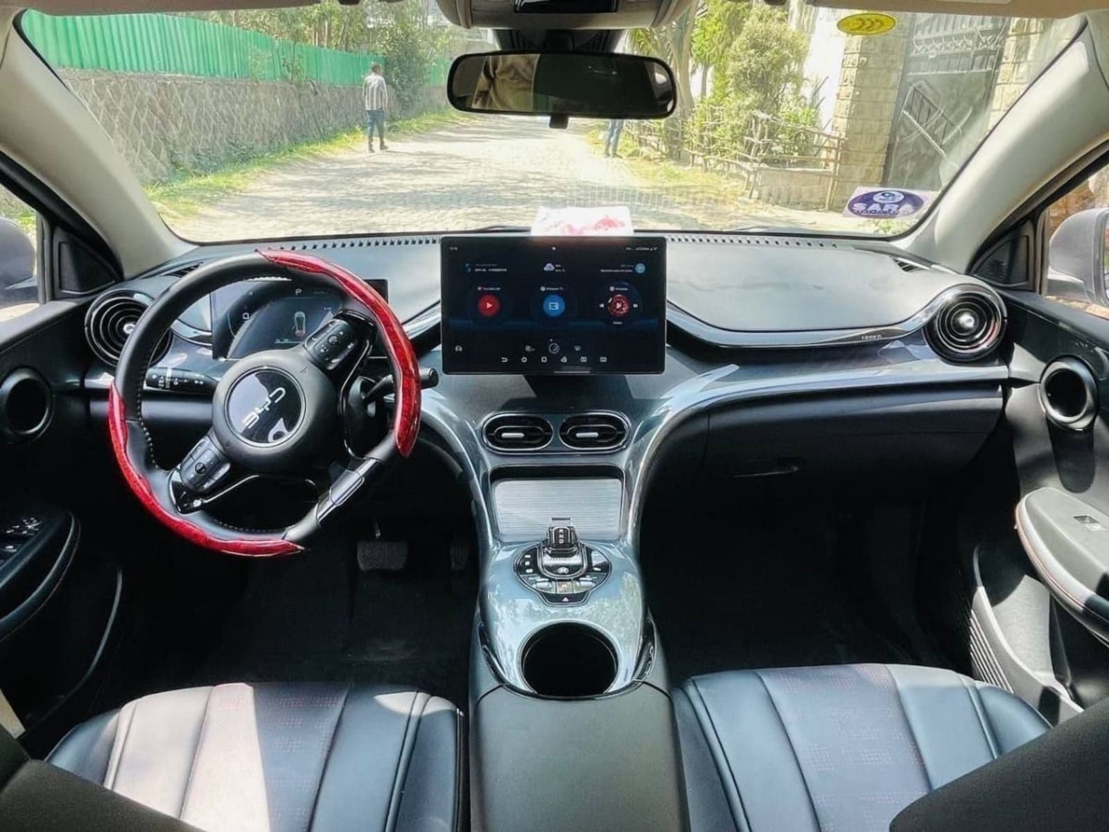 2025 BYD E2 — photo 3