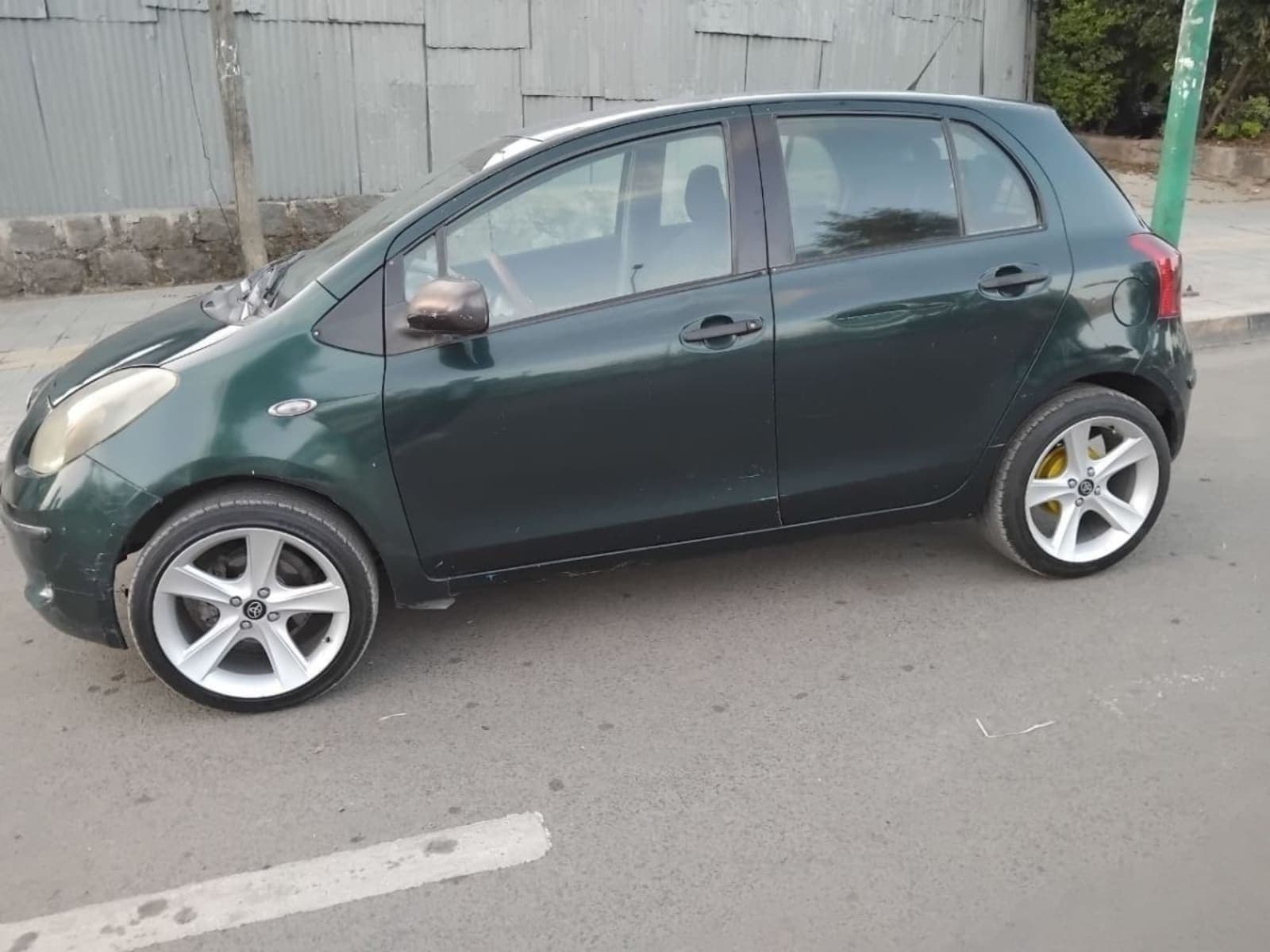 2007 Toyota Yaris compact — photo 4