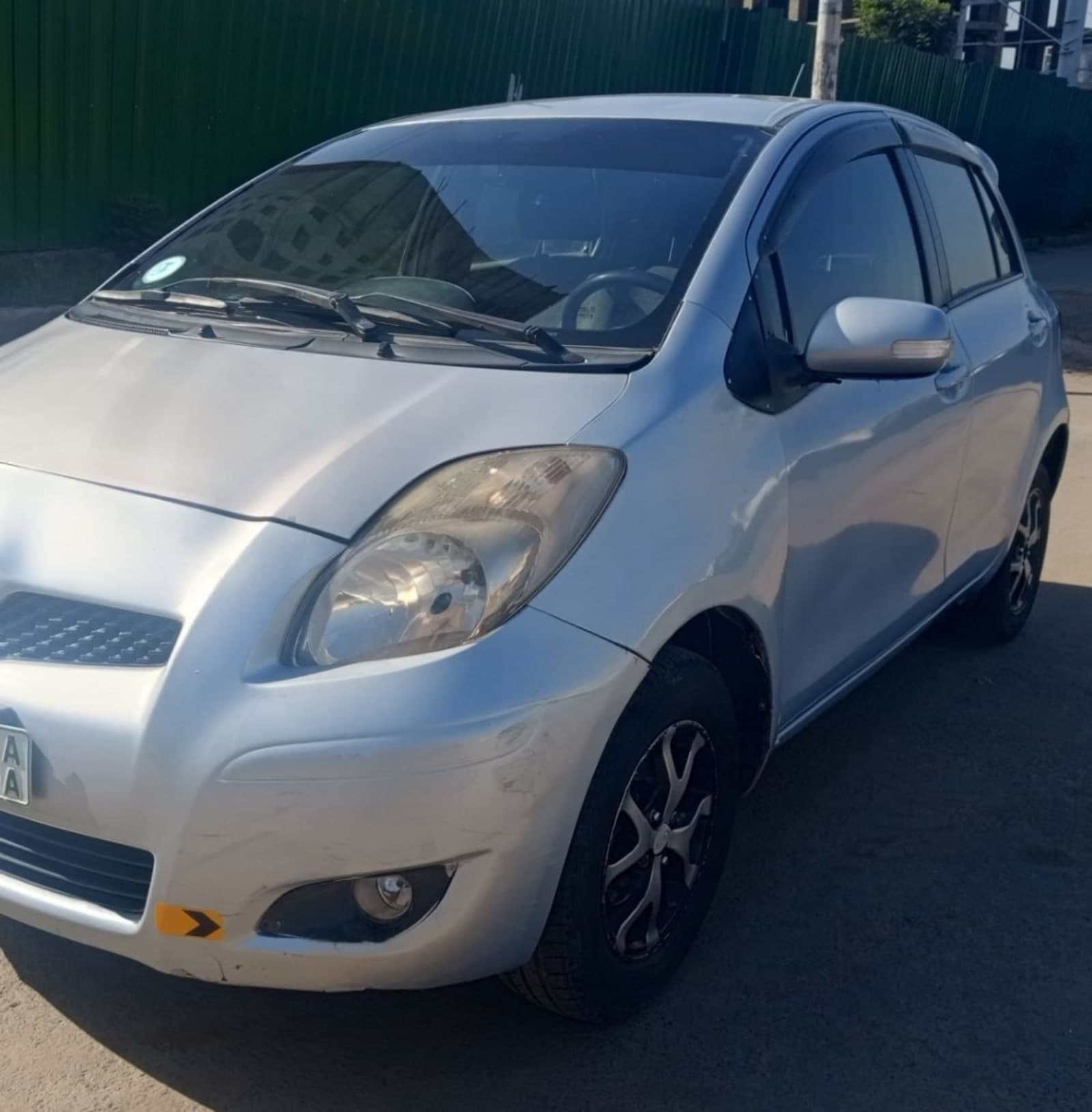 2011 Toyota Yaris Compact — photo 6