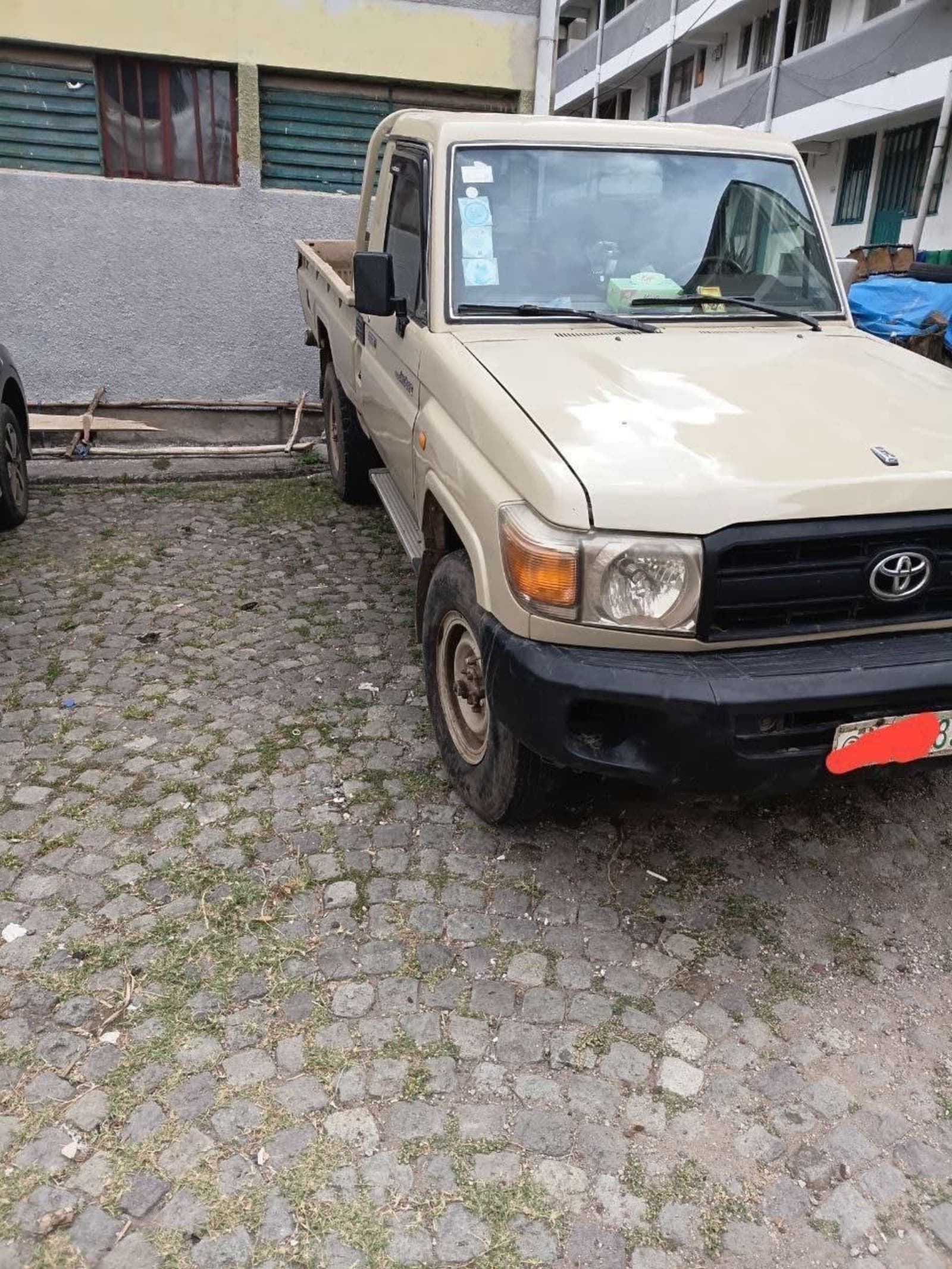 2010 Toyota LandCruiser Hardtop — photo 4