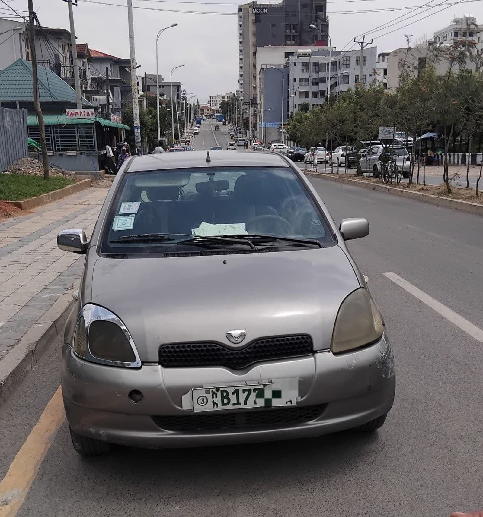 2001 Toyota Vitz — photo 7