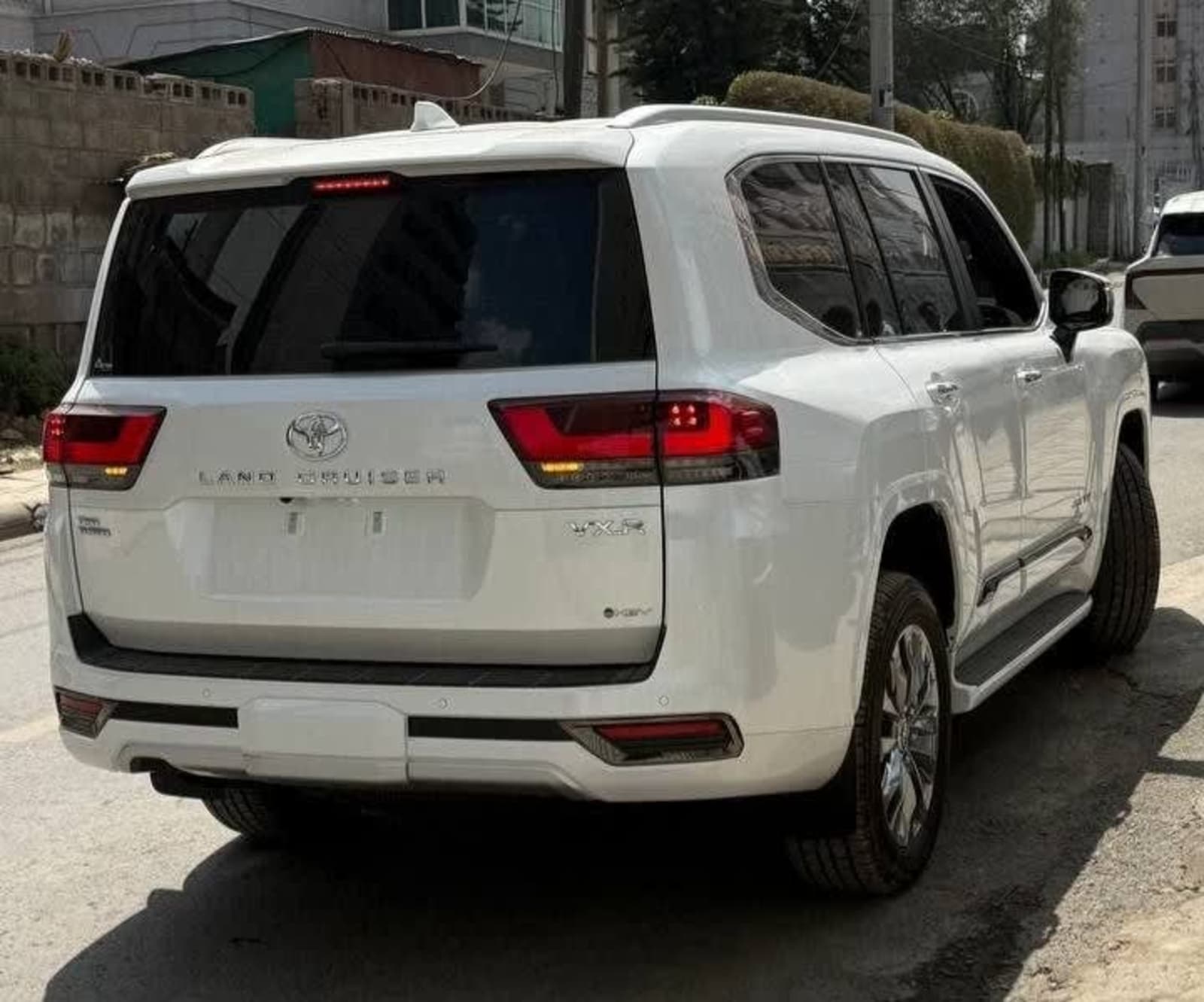 2026 Toyota Land Cruiser VXR — photo 2
