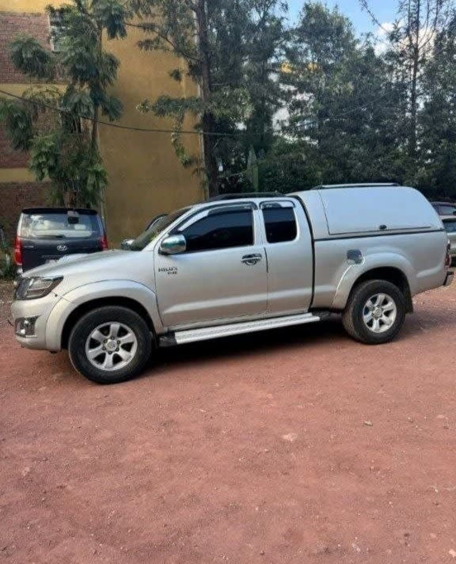 2010 TOYOTA HILUX king-cab — photo 3