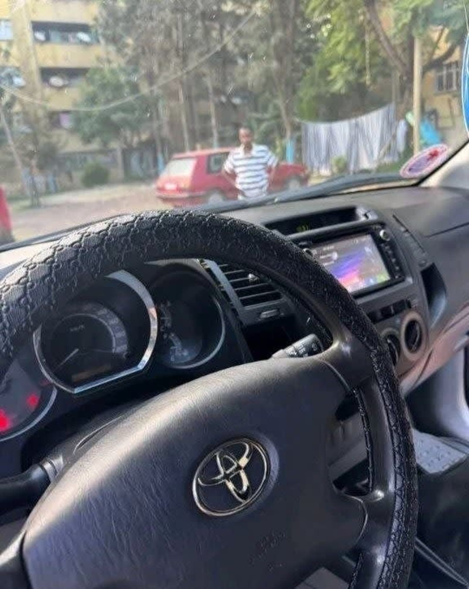 2010 TOYOTA HILUX king-cab — photo 4