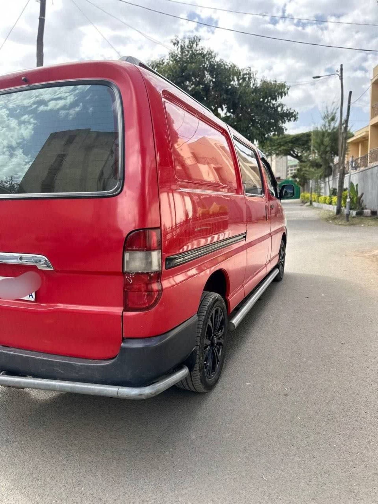 2010 Toyota Hiace Dolphin — photo 5