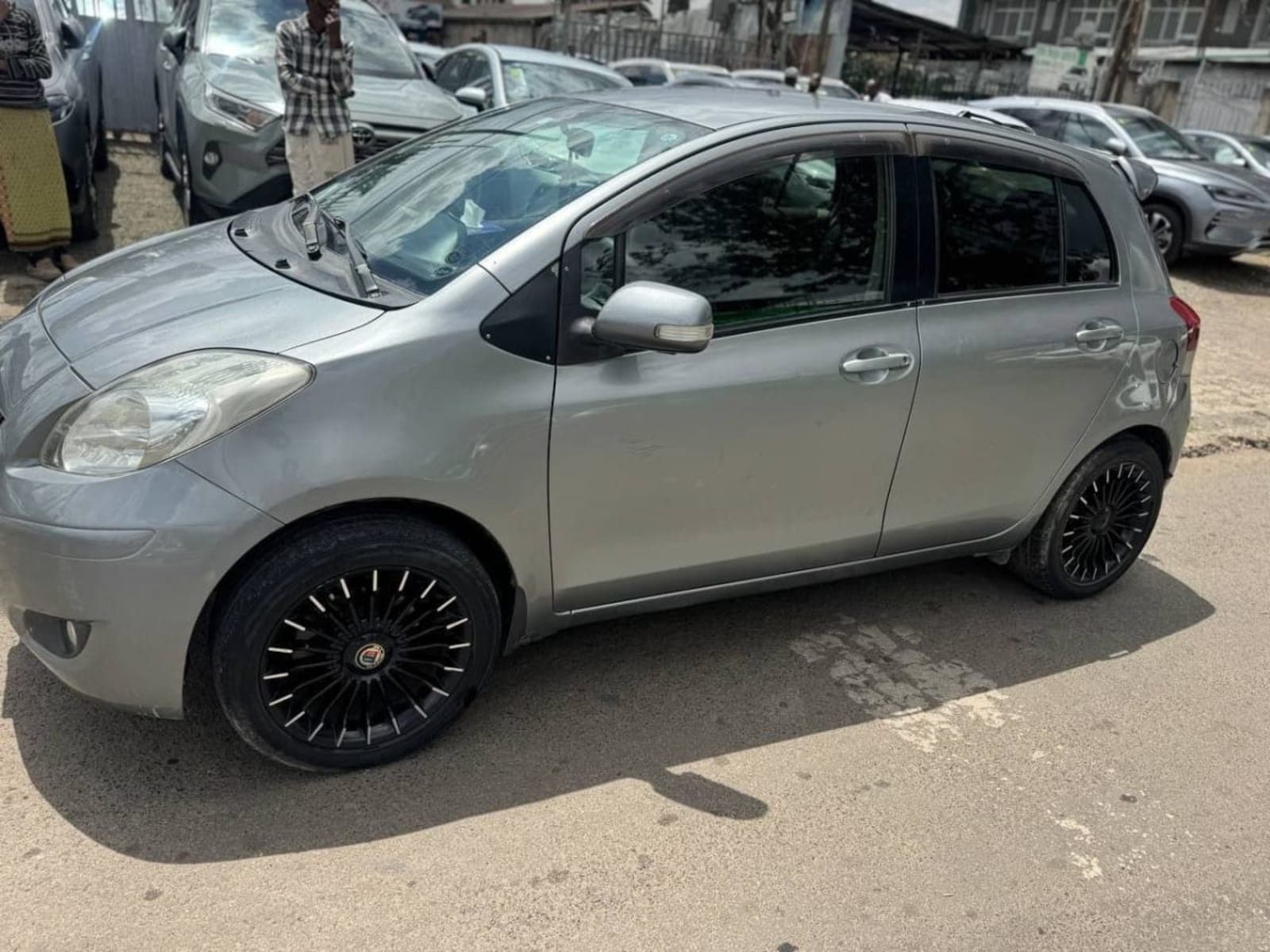2010 Toyota Yaris Compact — photo 3