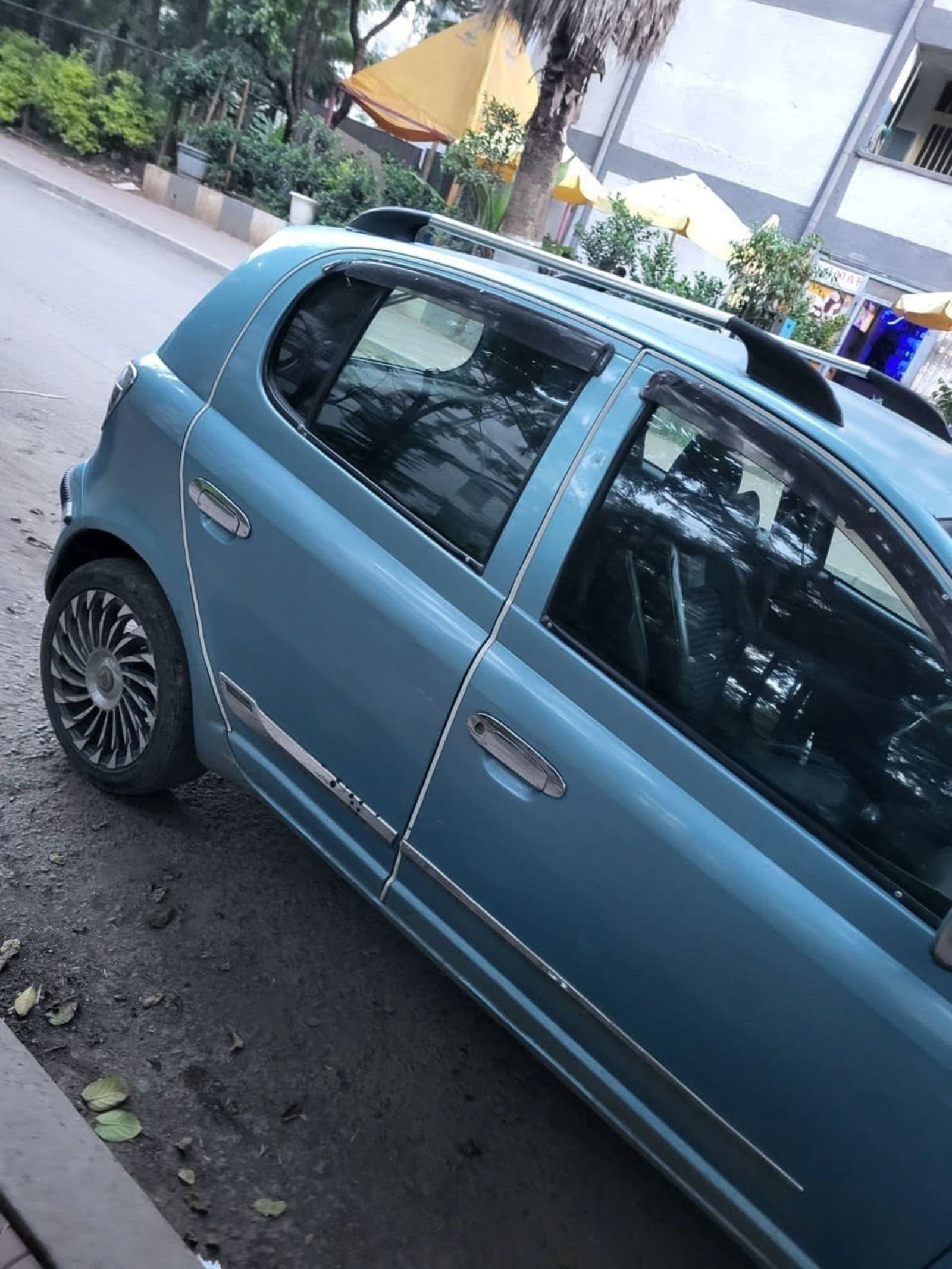 2001 TOYOTA VITZ — photo 3