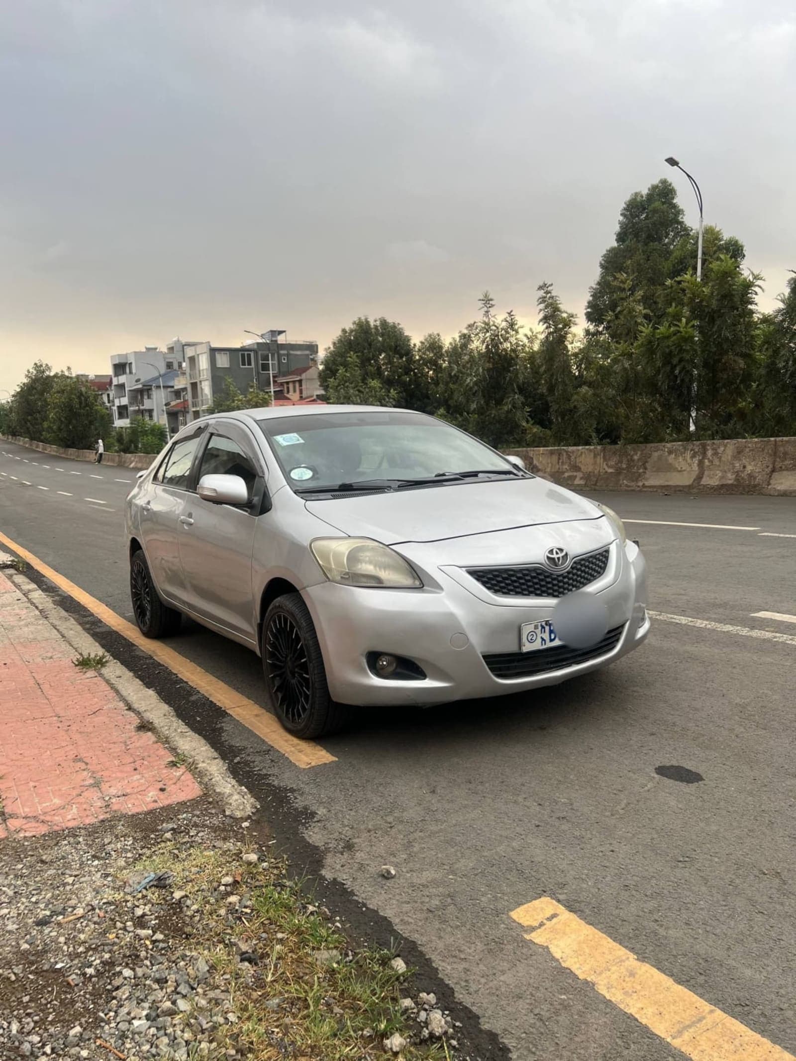 2010 Toyota Yaris Belta — photo 4