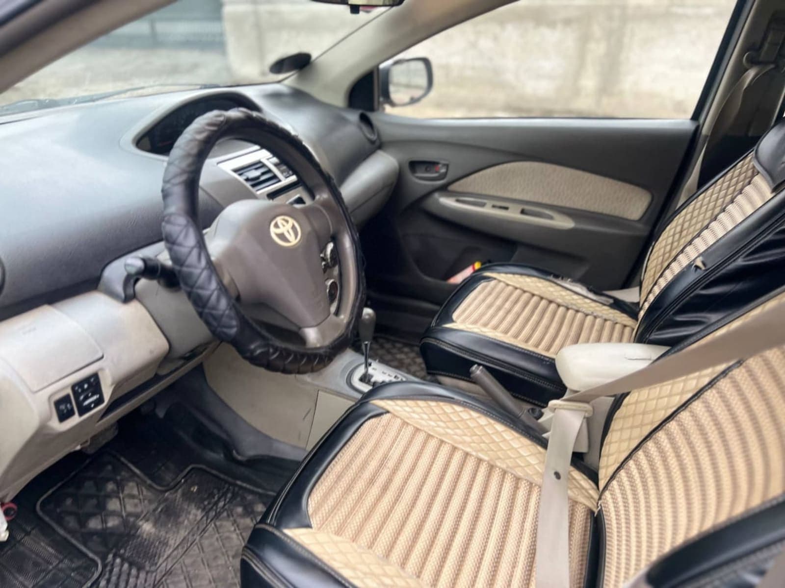 2010 Toyota Yaris Belta — photo 6