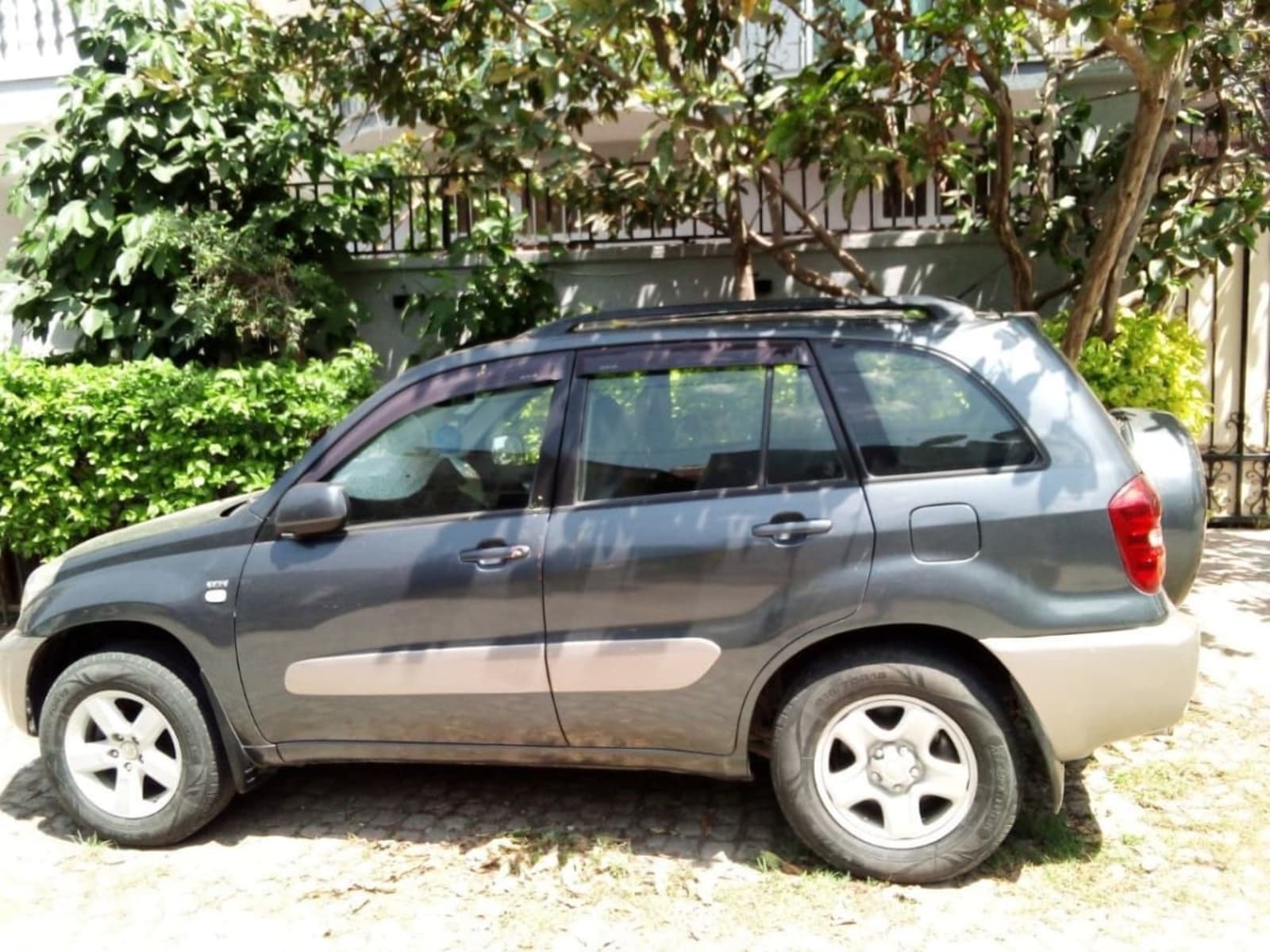 2005 Toyota Rav4 — photo 2