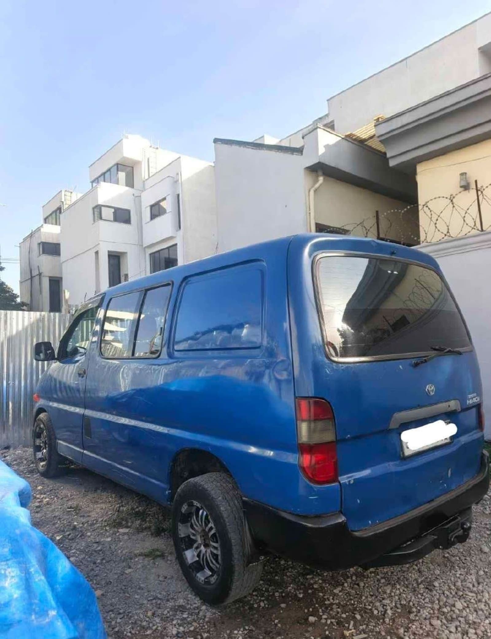 1999 Toyota 2L Van — photo 2