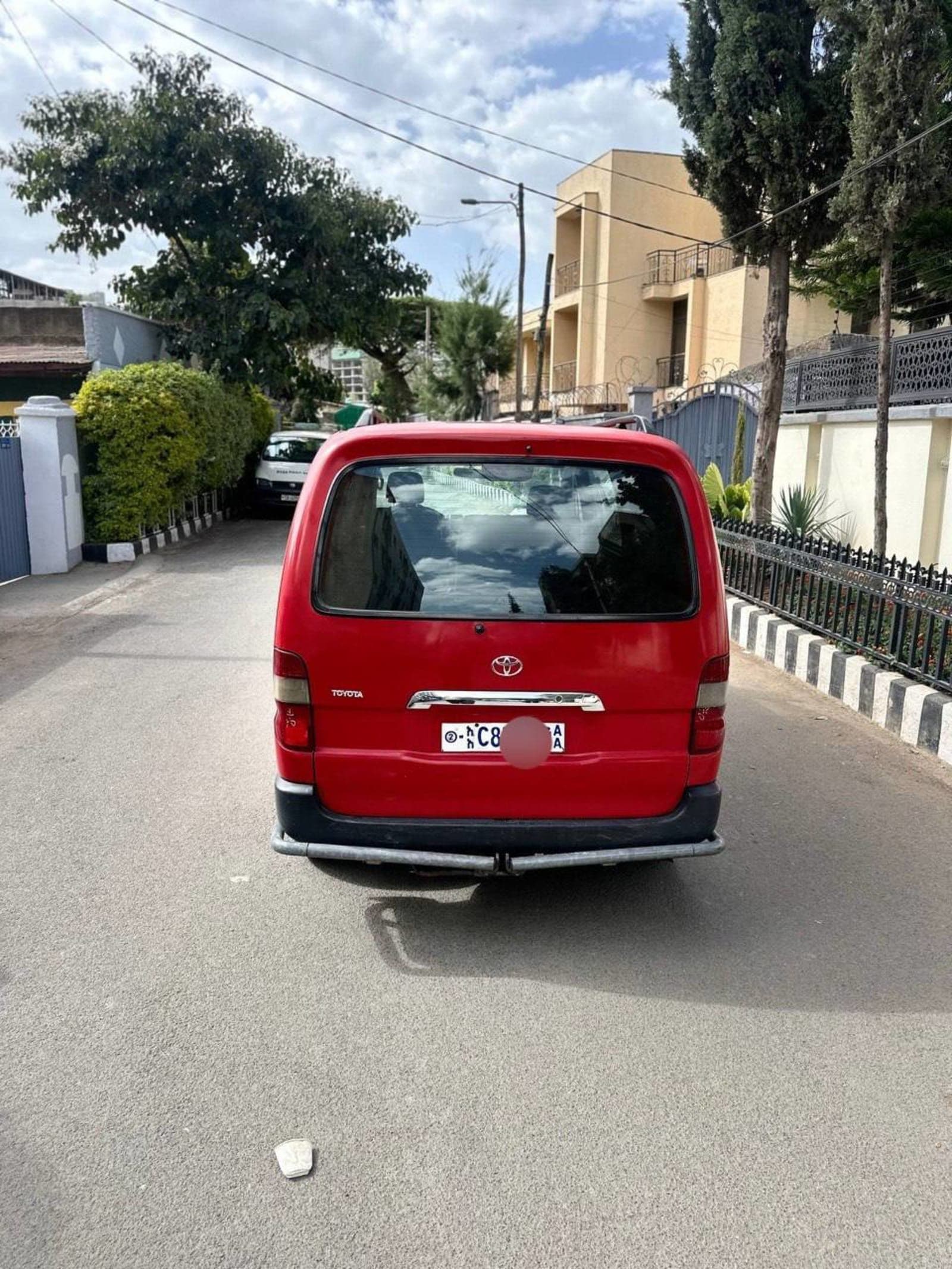 2010 Toyota Hiace Dolphin — photo 4