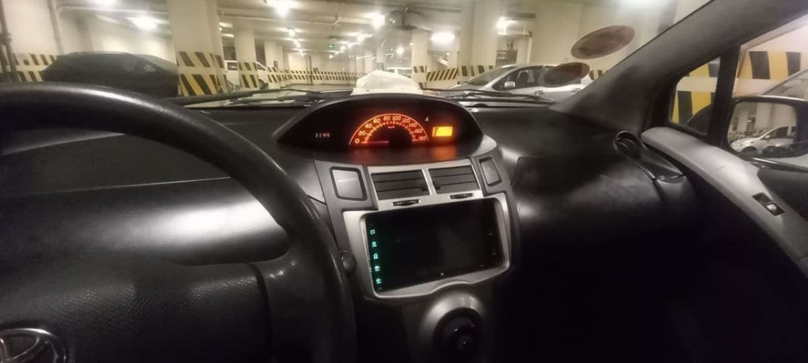2010 Toyota Yaris Compact — photo 4