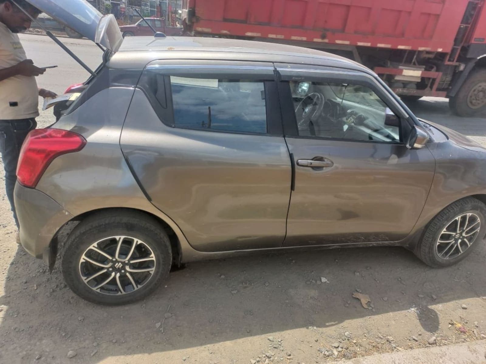 2022 Suzuki Swift — photo 2