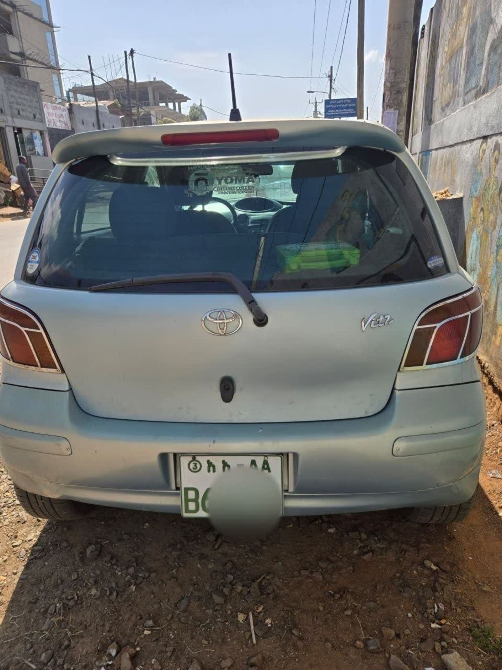 2004 Toyota Vitz — photo 2