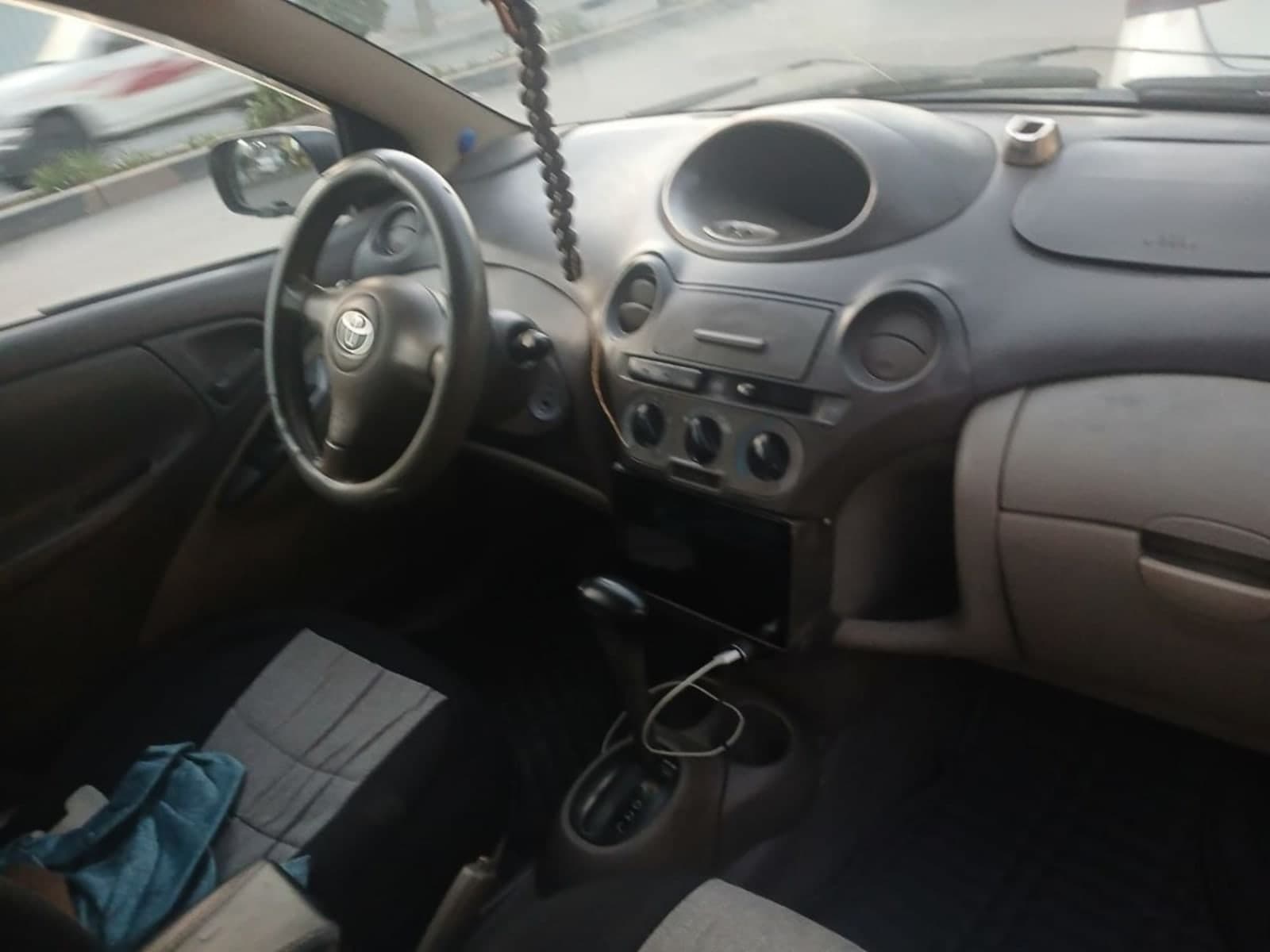 2005 Toyota Platz — photo 7