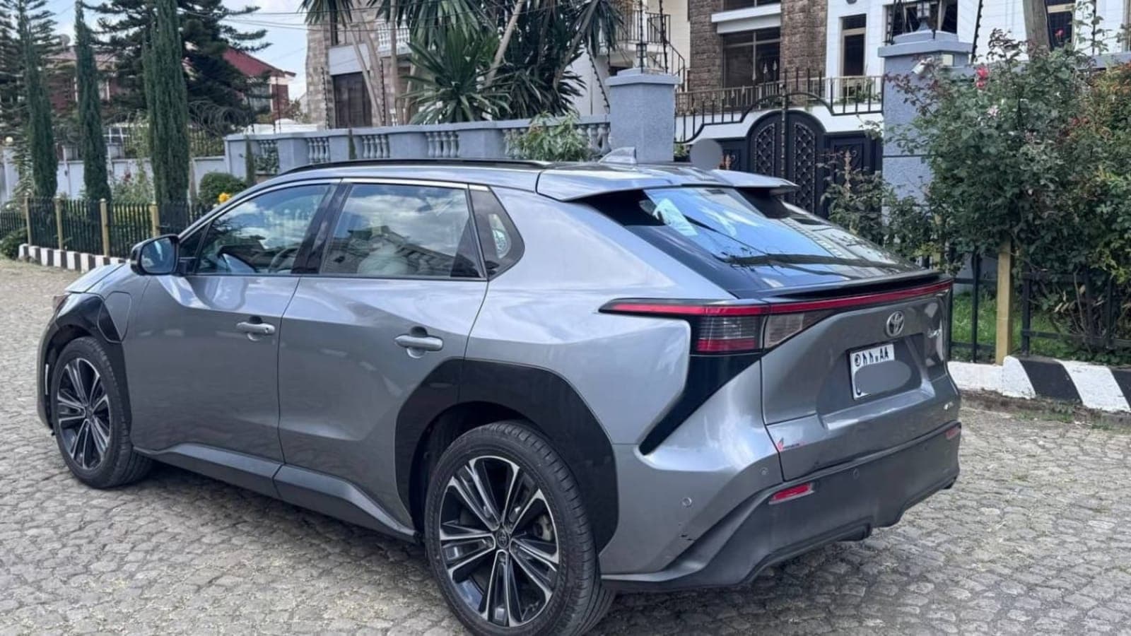 2023 Toyota BZ4X EV ULTRA — photo 5