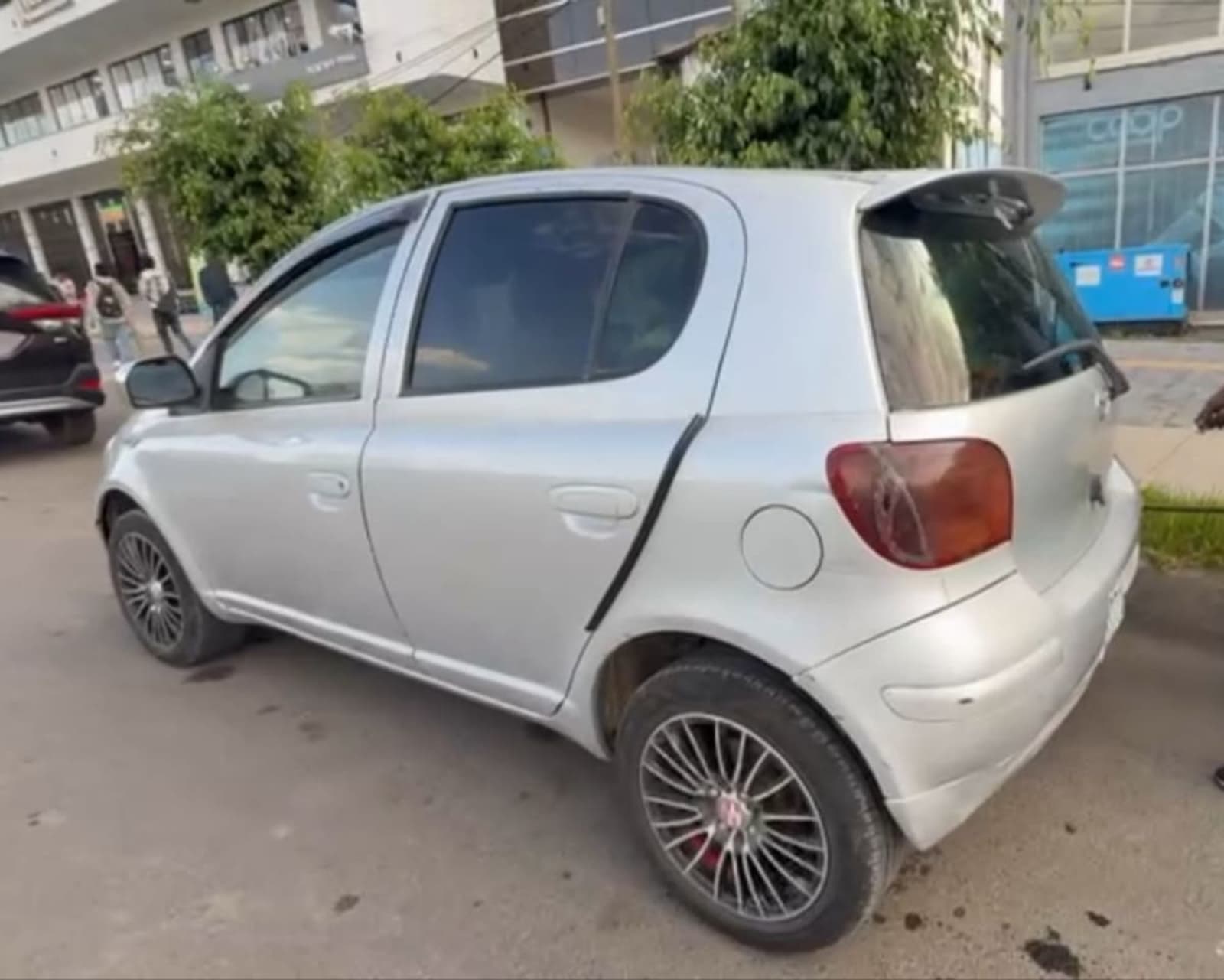 2003 Toyota Vitz