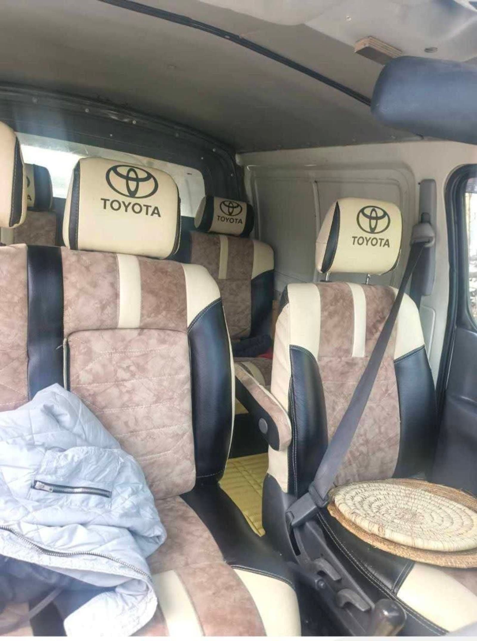 2008 Toyota Dolphin Van — photo 4