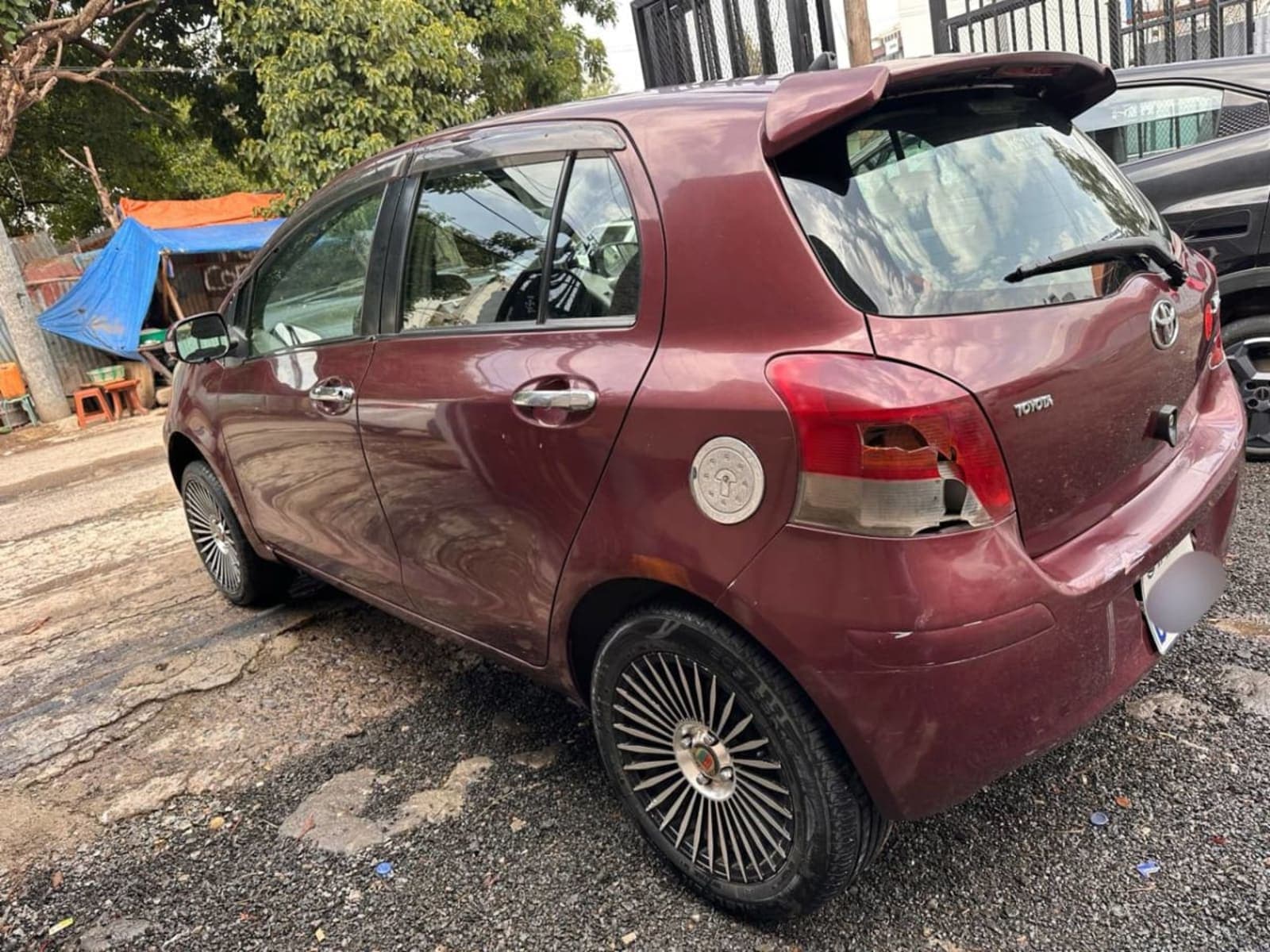 2010 Toyota Yaris Compact — photo 3